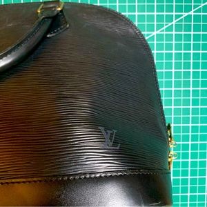 LOUIS VUITTON Authentic Women's Alma Epi Black Noir Hand Bag Leather Zipper